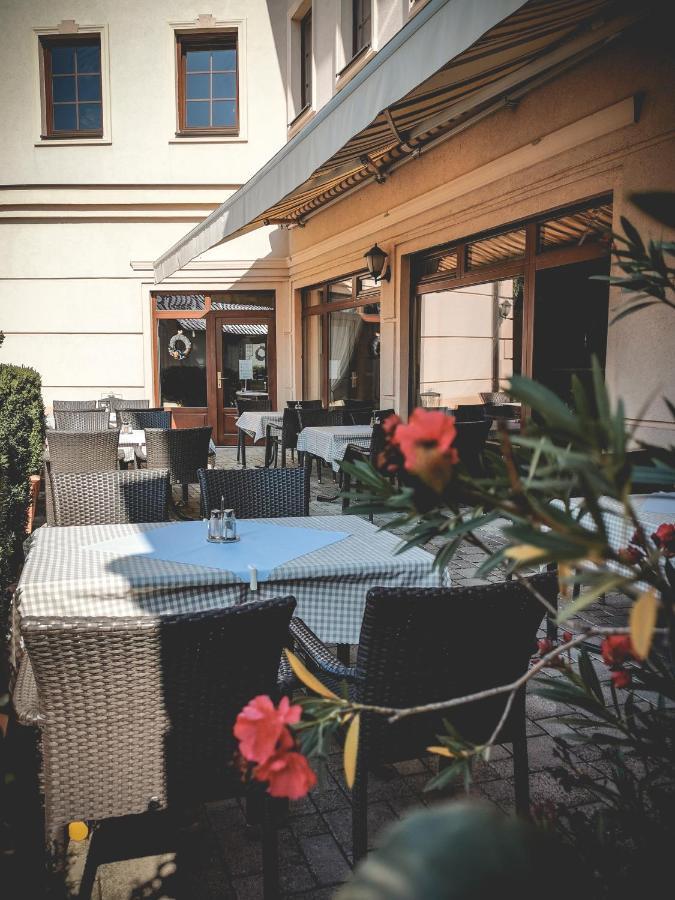 Restaurant Pansion Wien Cierny Brod Esterno foto
