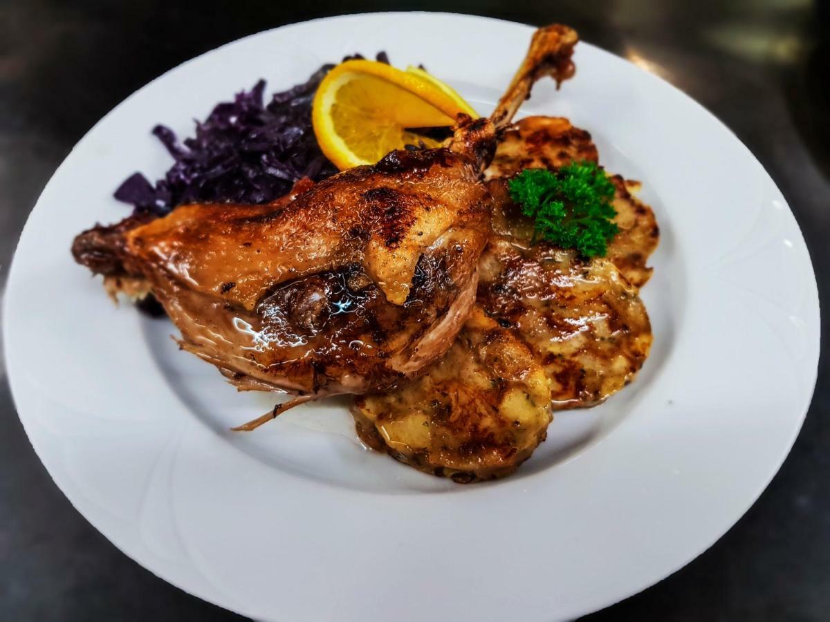 Restaurant Pansion Wien Cierny Brod Esterno foto