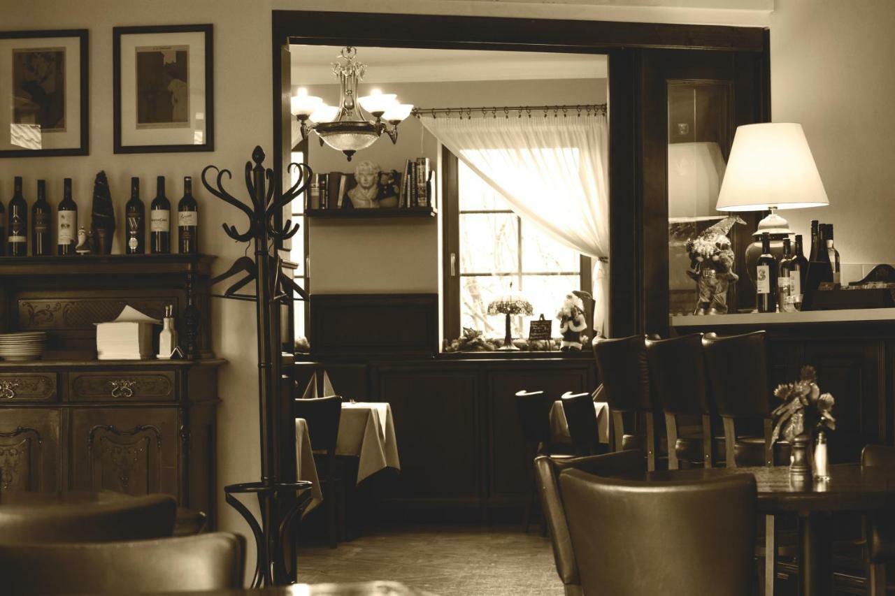 Restaurant Pansion Wien Cierny Brod Esterno foto
