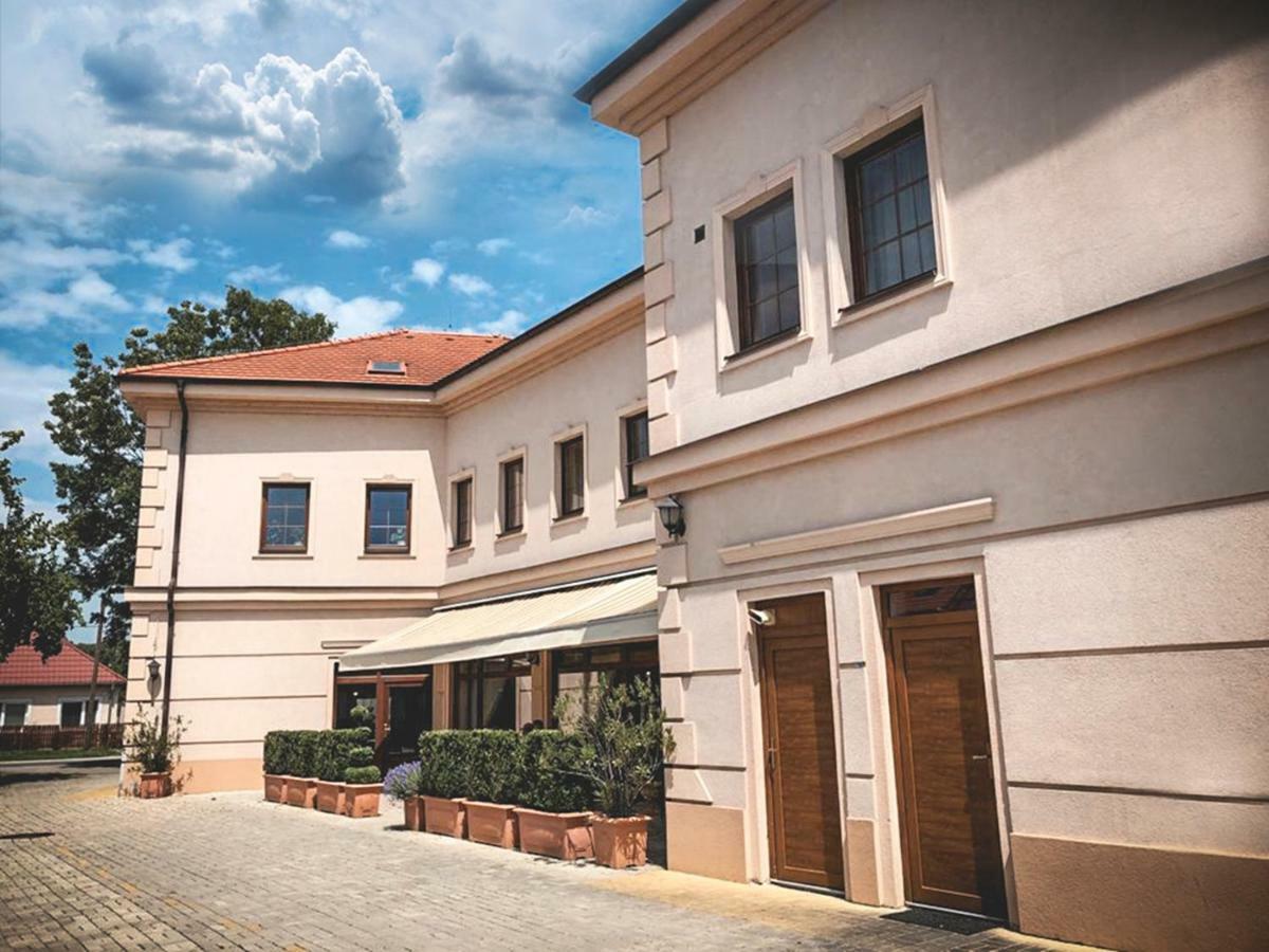 Restaurant Pansion Wien Cierny Brod Esterno foto